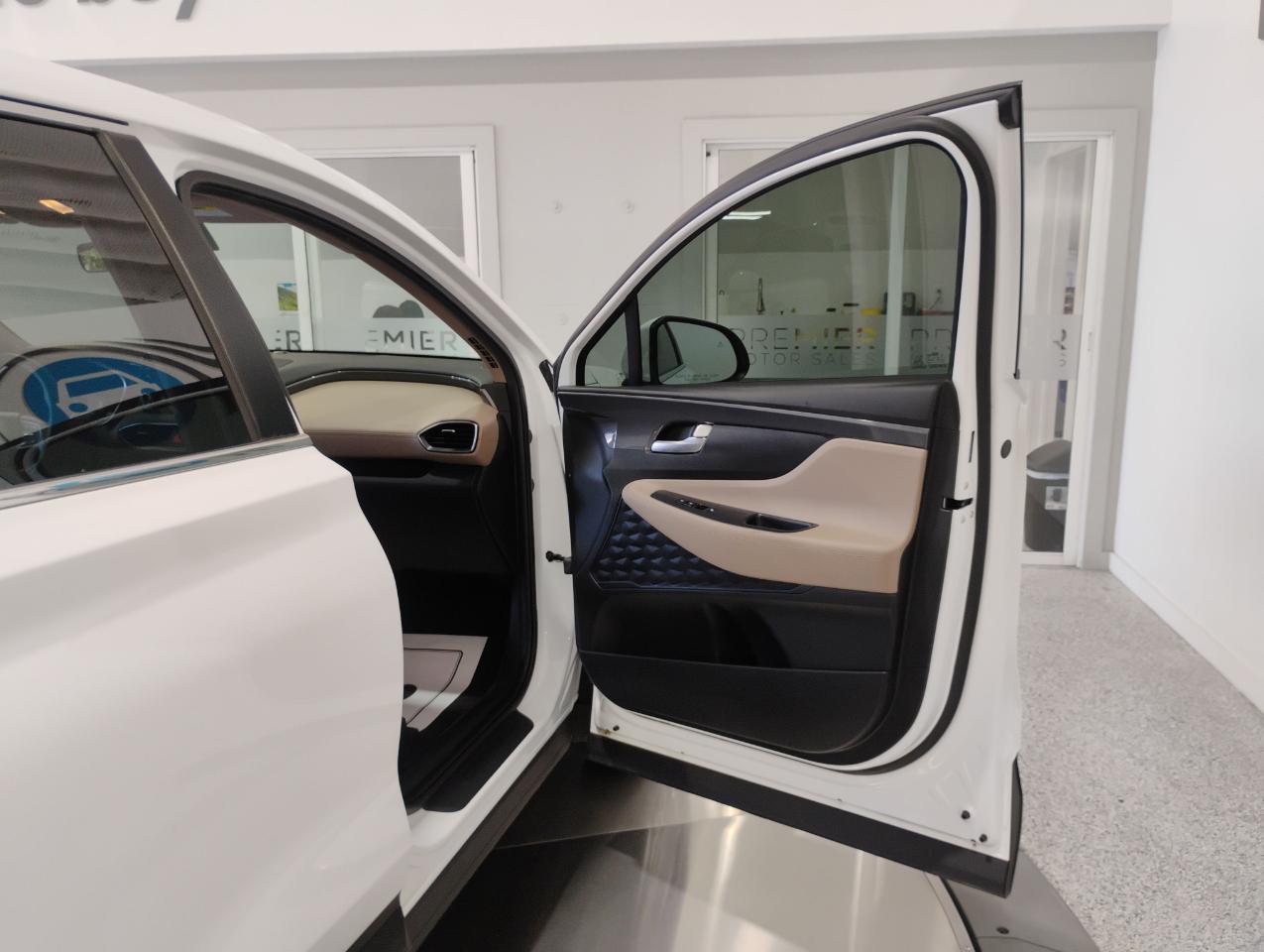 Hyundai Santa Fe SE 2023