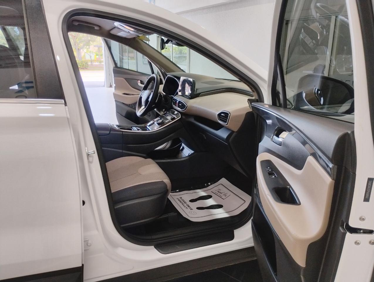 Hyundai Santa Fe SE 2023