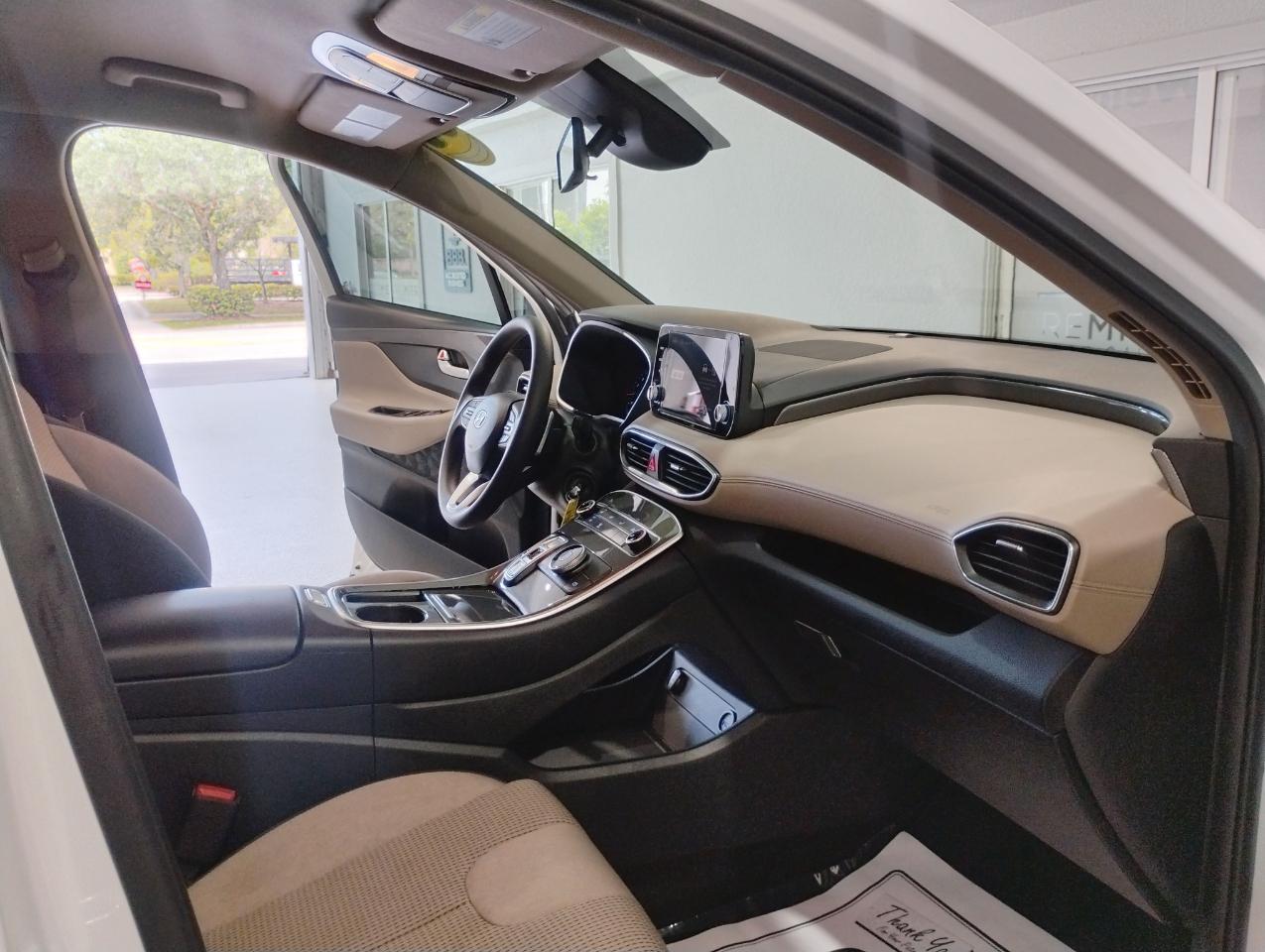 Hyundai Santa Fe SE 2023