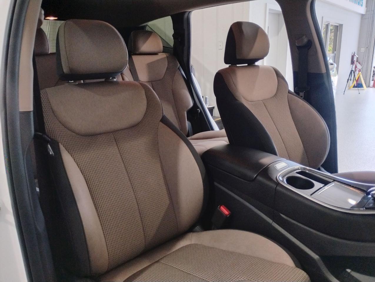 Hyundai Santa Fe SE 2023