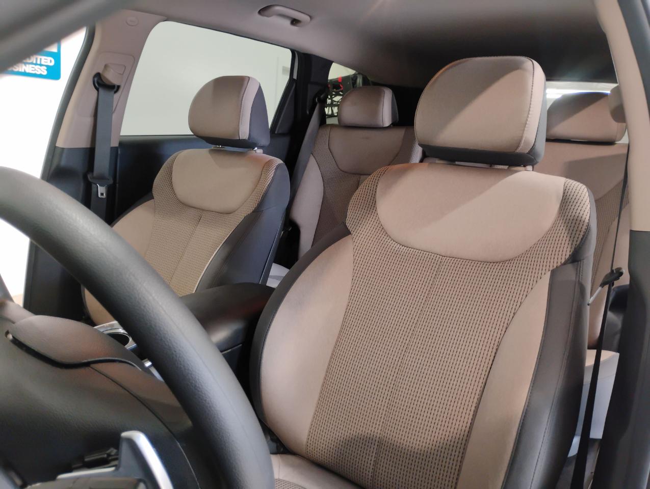 Hyundai Santa Fe SE 2023