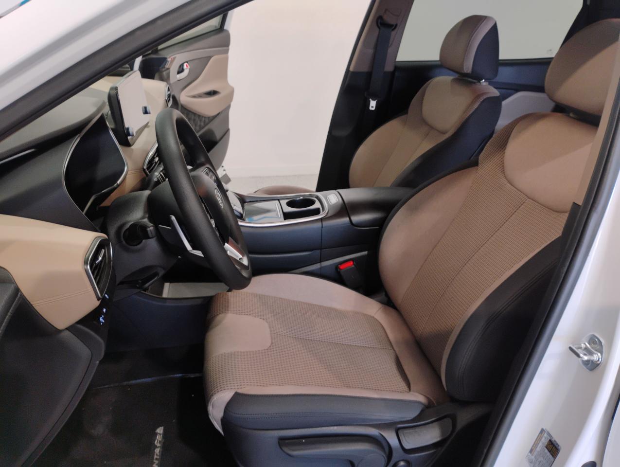 Hyundai Santa Fe SE 2023