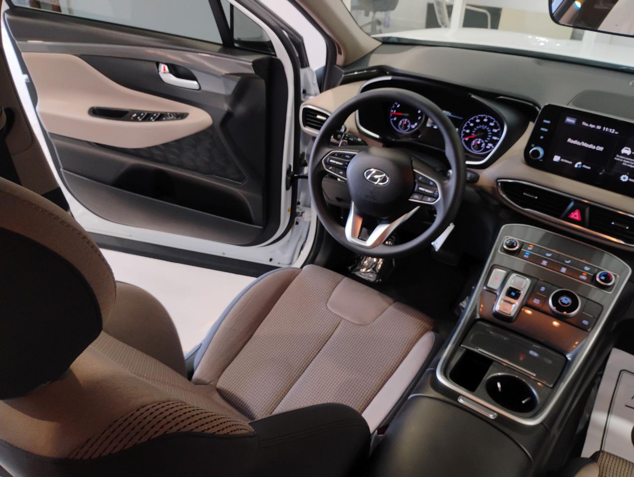 Hyundai Santa Fe SE 2023