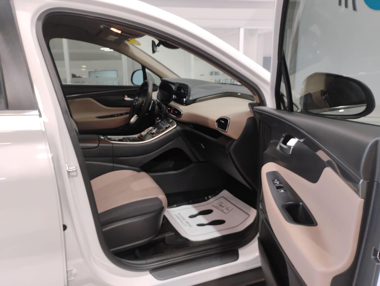 Hyundai Santa Fe SE 2023