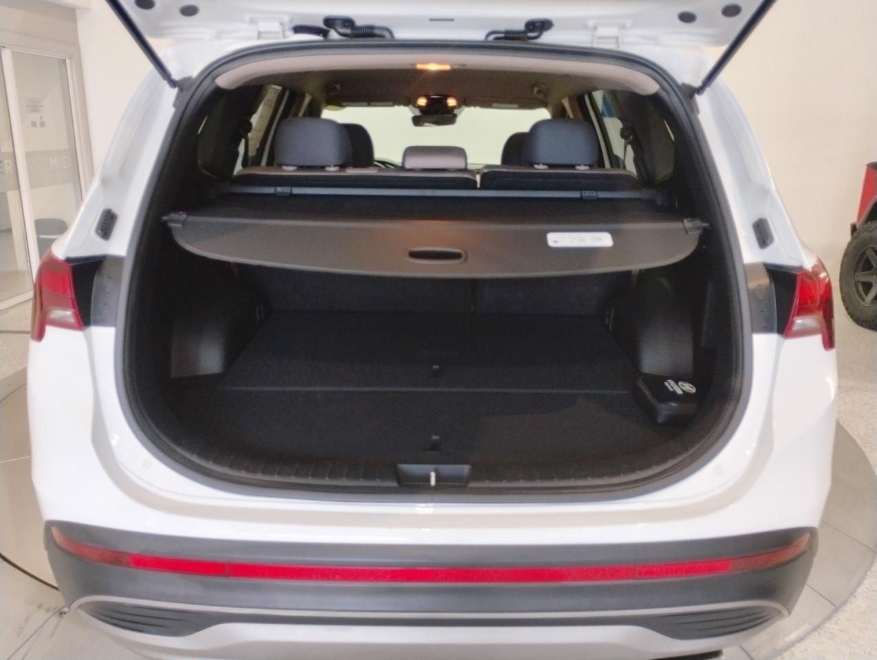 Hyundai Santa Fe SE 2023