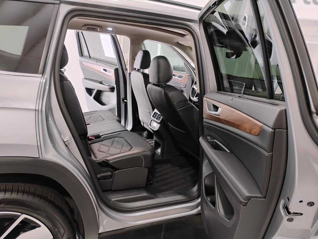 Volkswagen Atlas SE w/Technology 2024