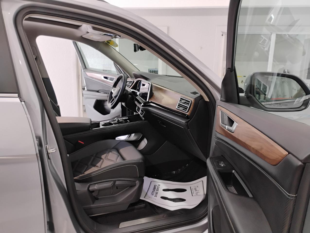 Volkswagen Atlas SE w/Technology 2024