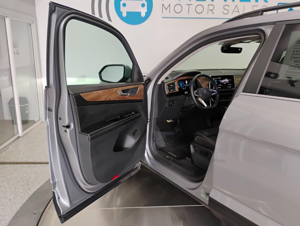 Volkswagen Atlas SE w/Technology 2024