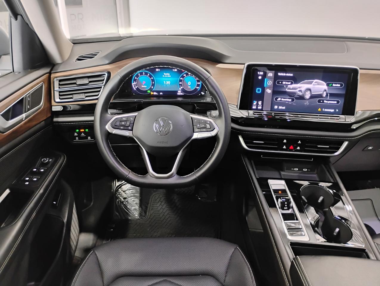 Volkswagen Atlas SE w/Technology 2024
