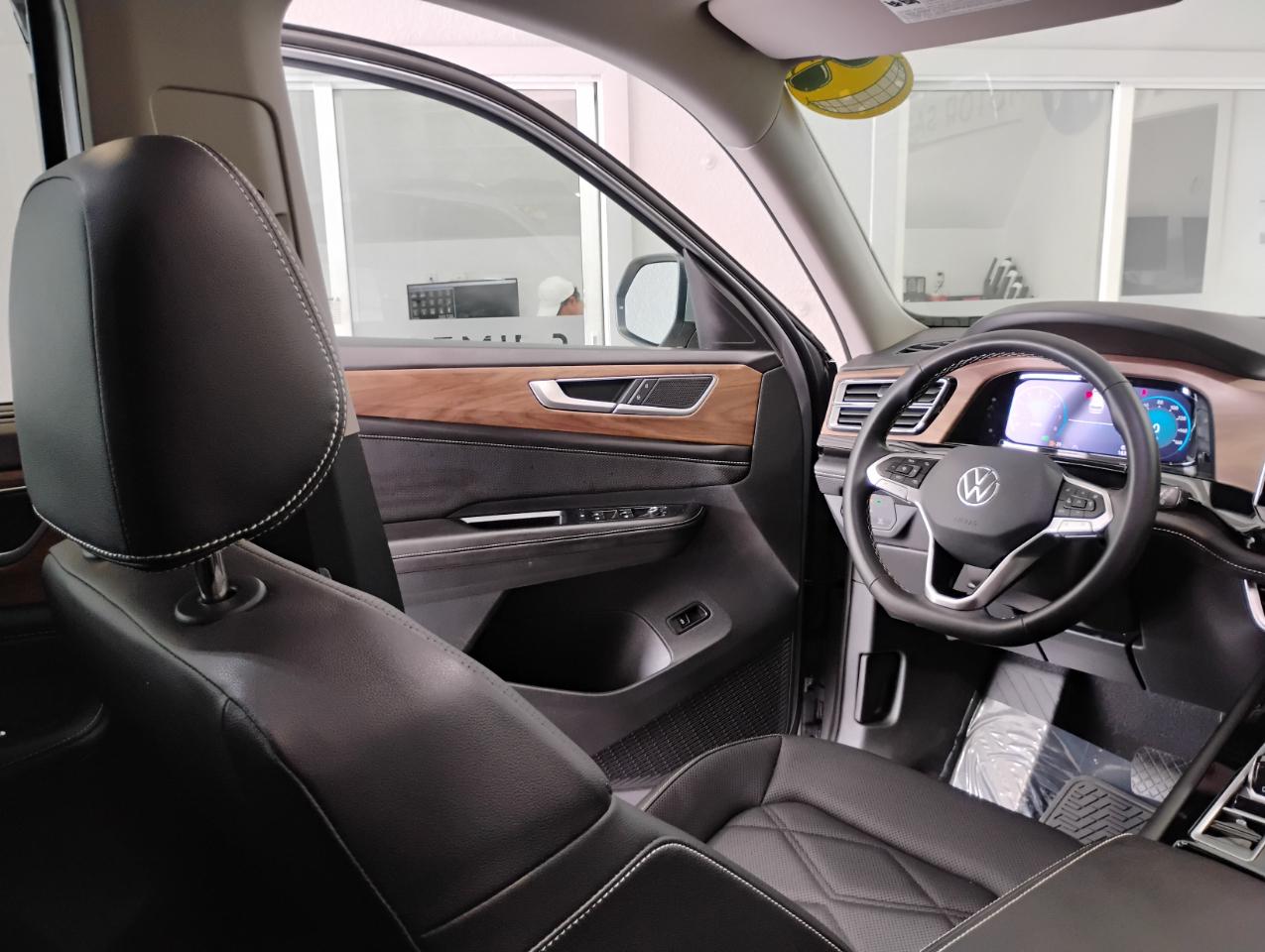 Volkswagen Atlas SE w/Technology 2024