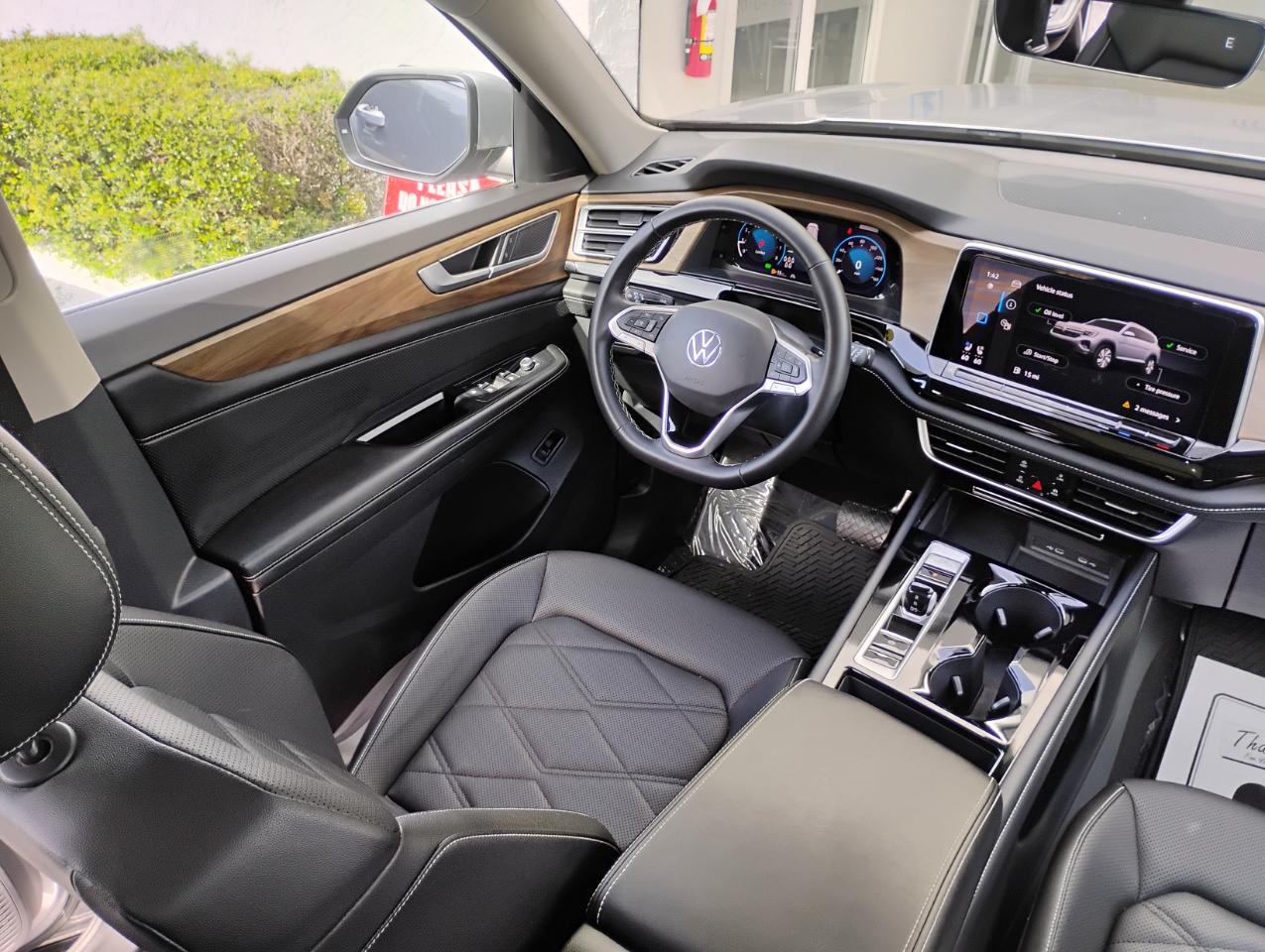 Volkswagen Atlas SE w/Technology 2024