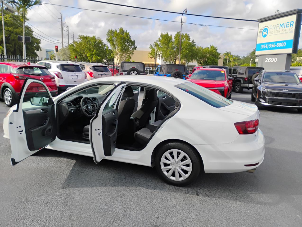 Volkswagen Jetta 1.4T S 6A 2017