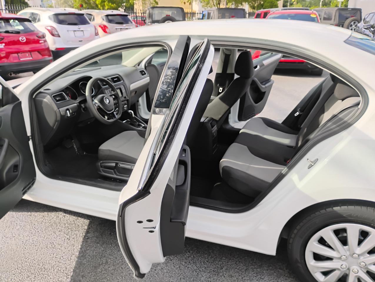 Volkswagen Jetta 1.4T S 6A 2017