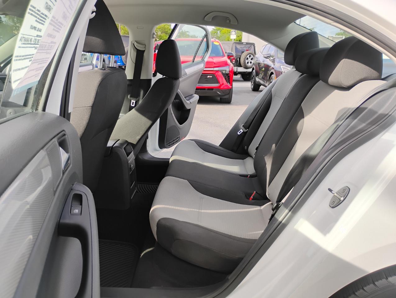 Volkswagen Jetta 1.4T S 6A 2017