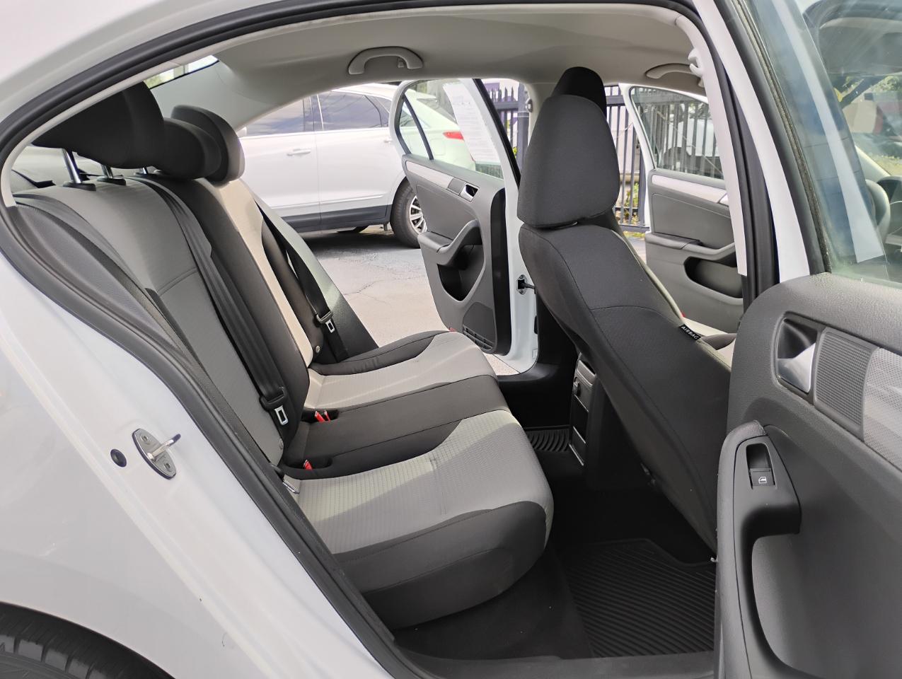 Volkswagen Jetta 1.4T S 6A 2017