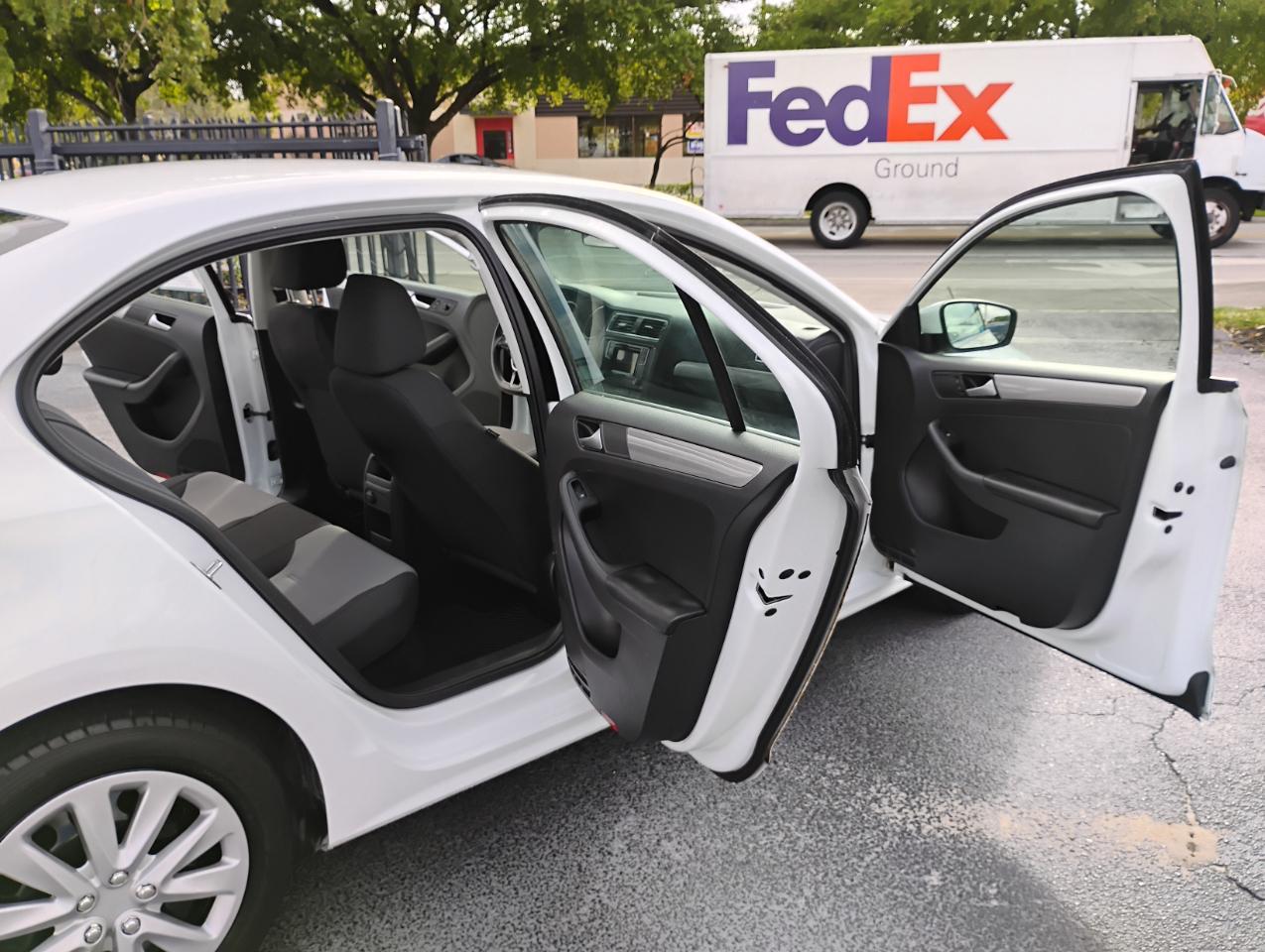 Volkswagen Jetta 1.4T S 6A 2017
