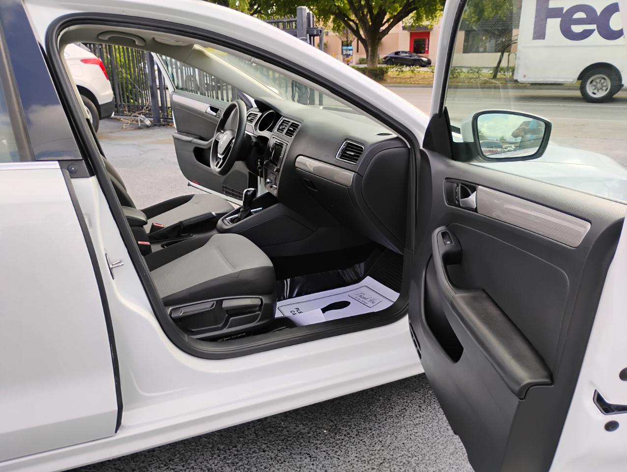 Volkswagen Jetta 1.4T S 6A 2017