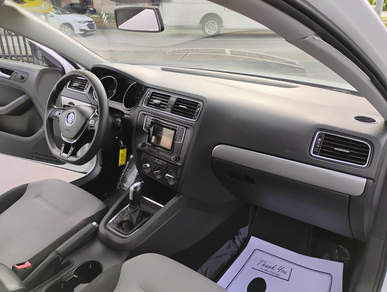 Volkswagen Jetta 1.4T S 6A 2017