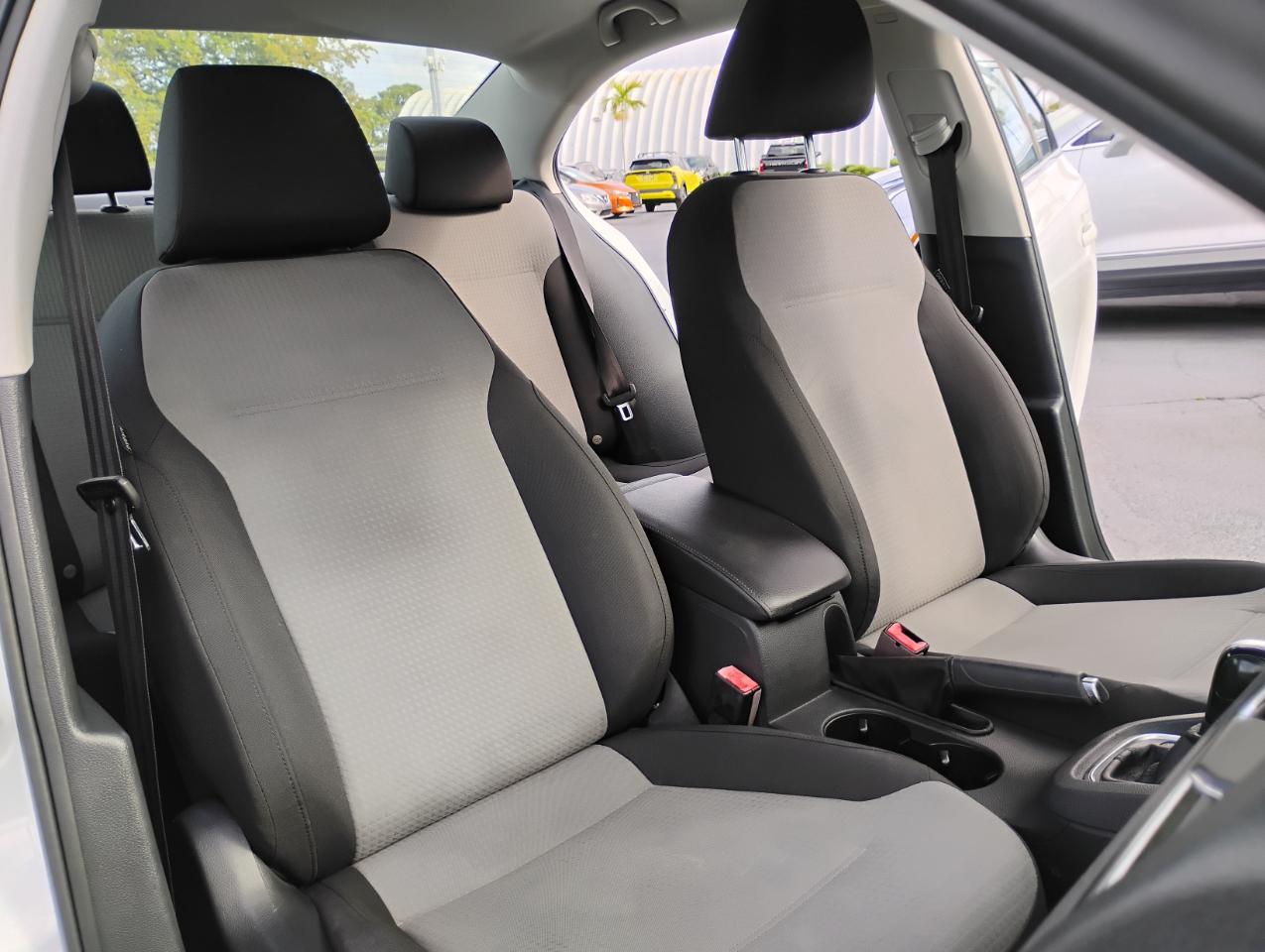 Volkswagen Jetta 1.4T S 6A 2017