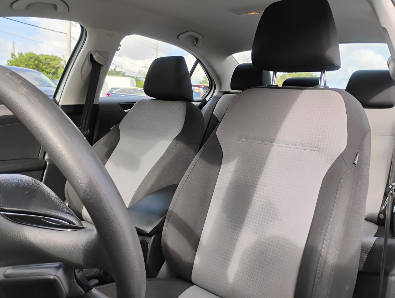 Volkswagen Jetta 1.4T S 6A 2017