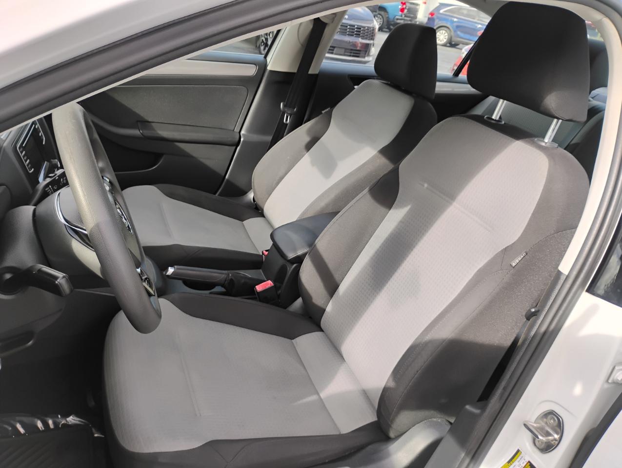 Volkswagen Jetta 1.4T S 6A 2017
