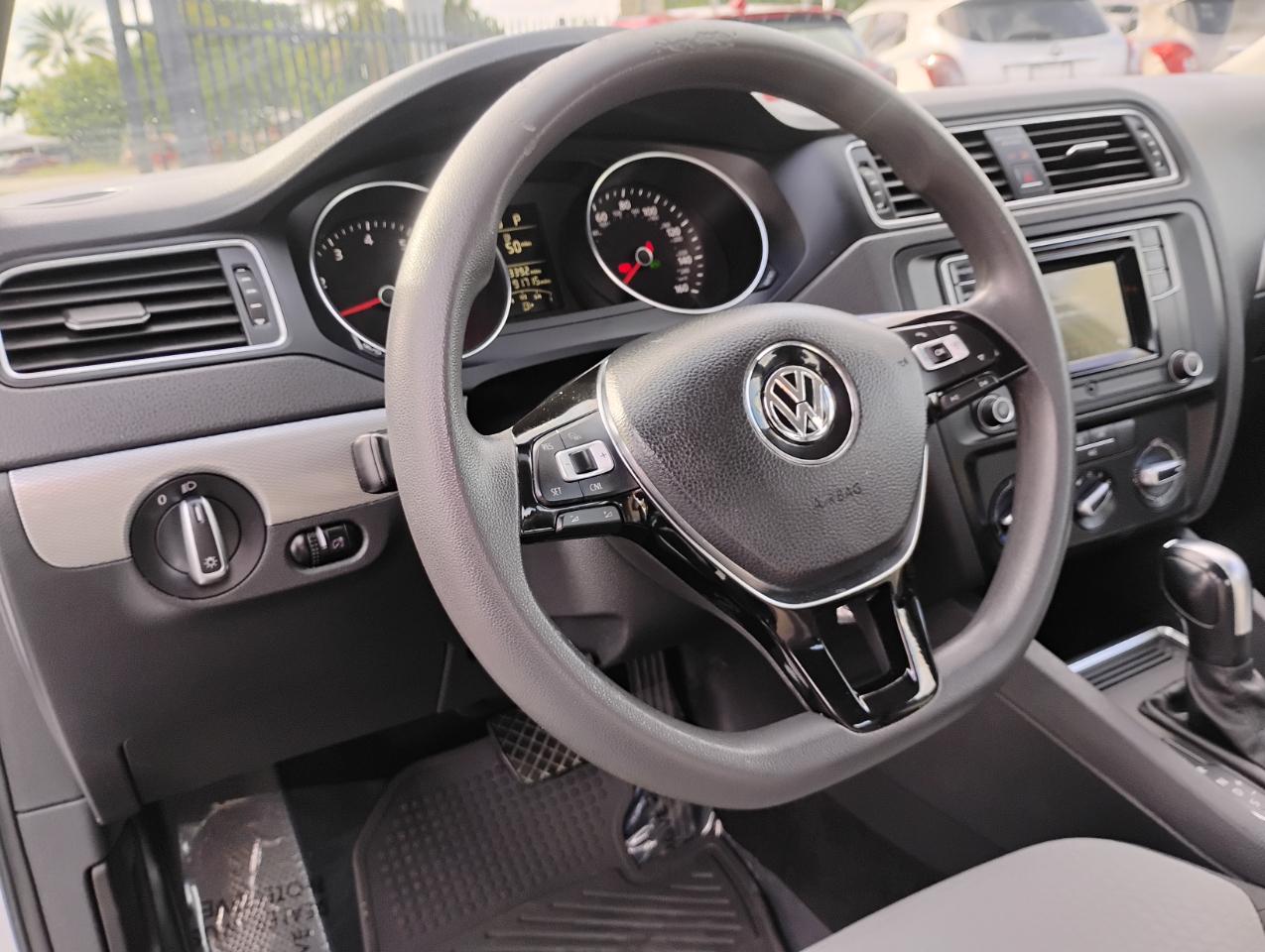 Volkswagen Jetta 1.4T S 6A 2017