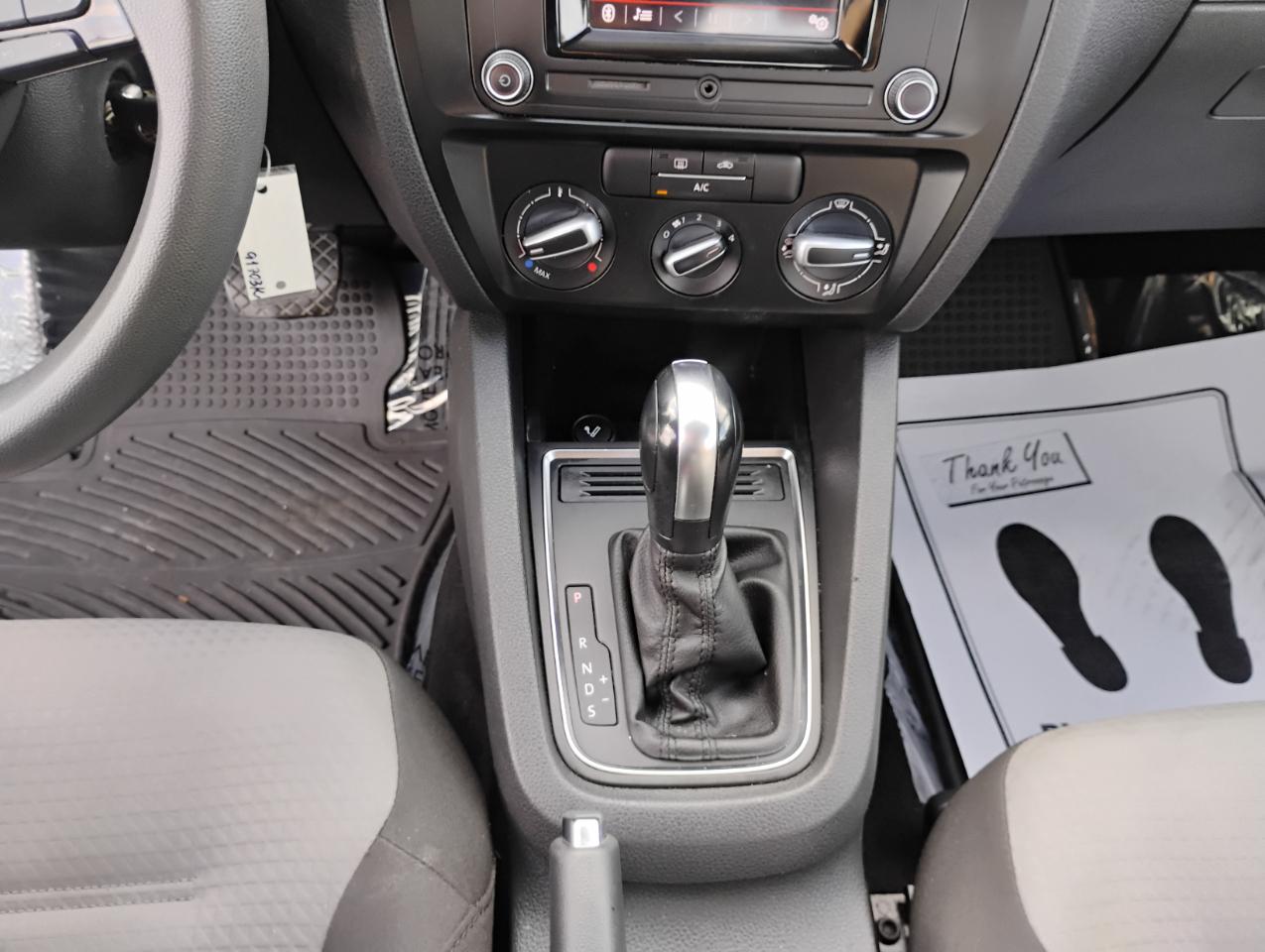 Volkswagen Jetta 1.4T S 6A 2017