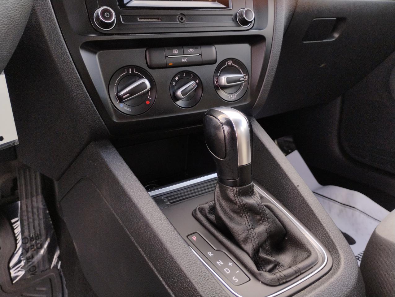 Volkswagen Jetta 1.4T S 6A 2017