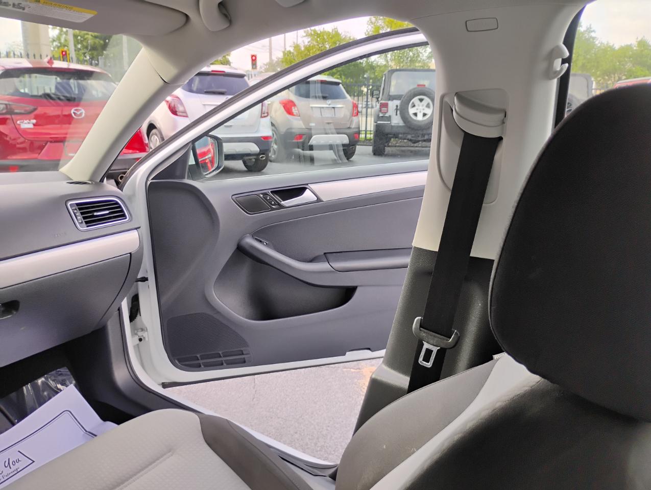 Volkswagen Jetta 1.4T S 6A 2017