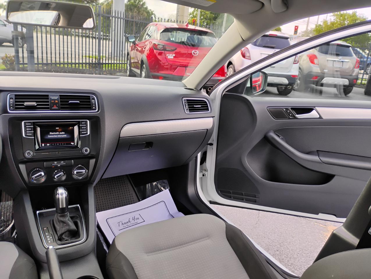 Volkswagen Jetta 1.4T S 6A 2017