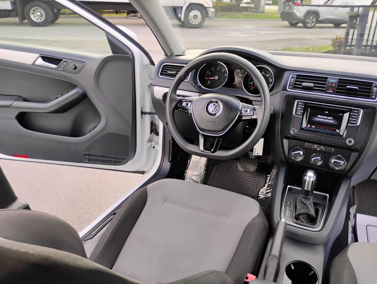 Volkswagen Jetta 1.4T S 6A 2017