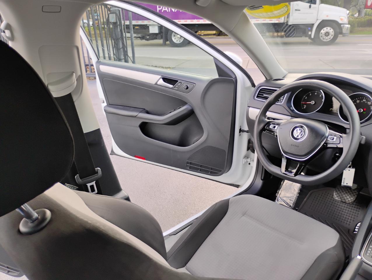 Volkswagen Jetta 1.4T S 6A 2017