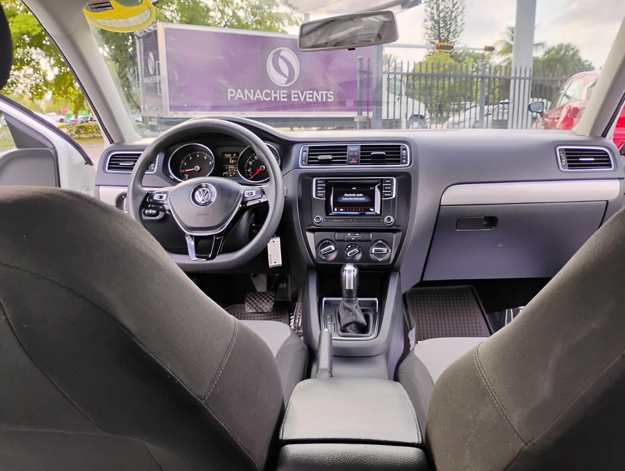 Volkswagen Jetta 1.4T S 6A 2017