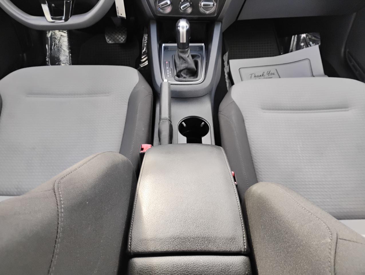 Volkswagen Jetta 1.4T S 6A 2017