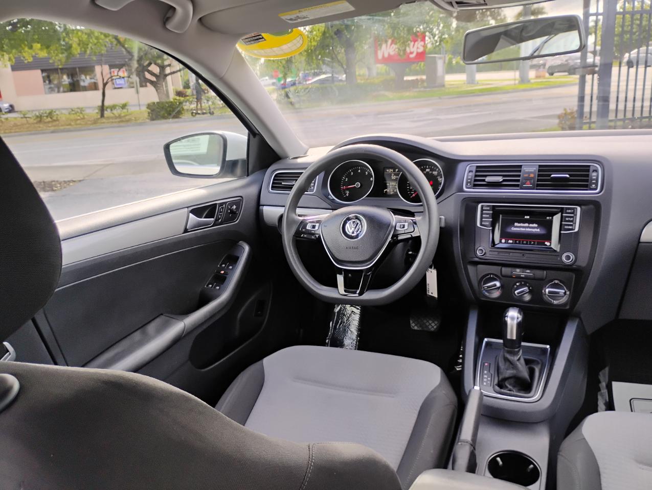 Volkswagen Jetta 1.4T S 6A 2017