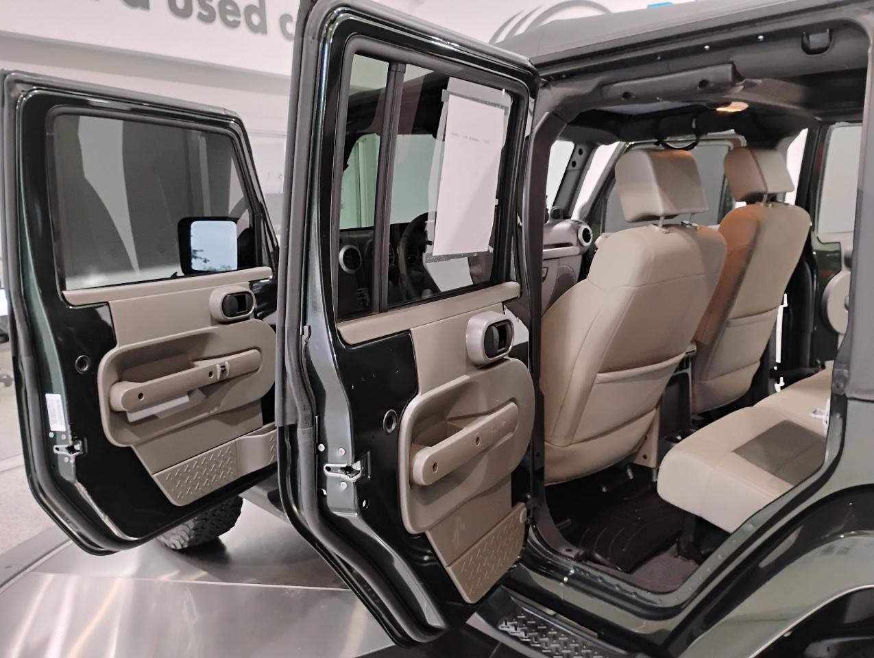 Jeep Wrangler Unlimited Sahara 4WD 2010