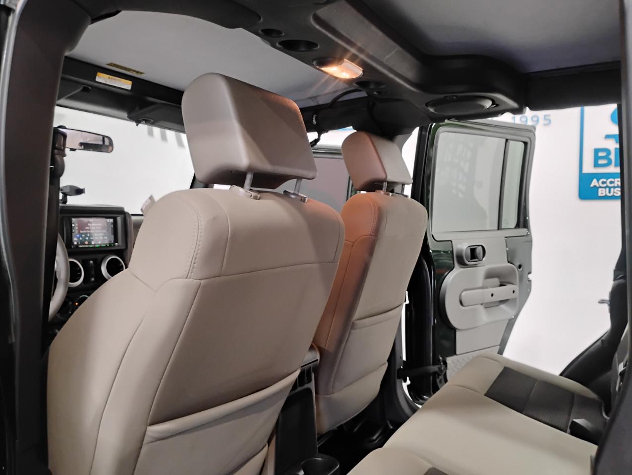 Jeep Wrangler Unlimited Sahara 4WD 2010