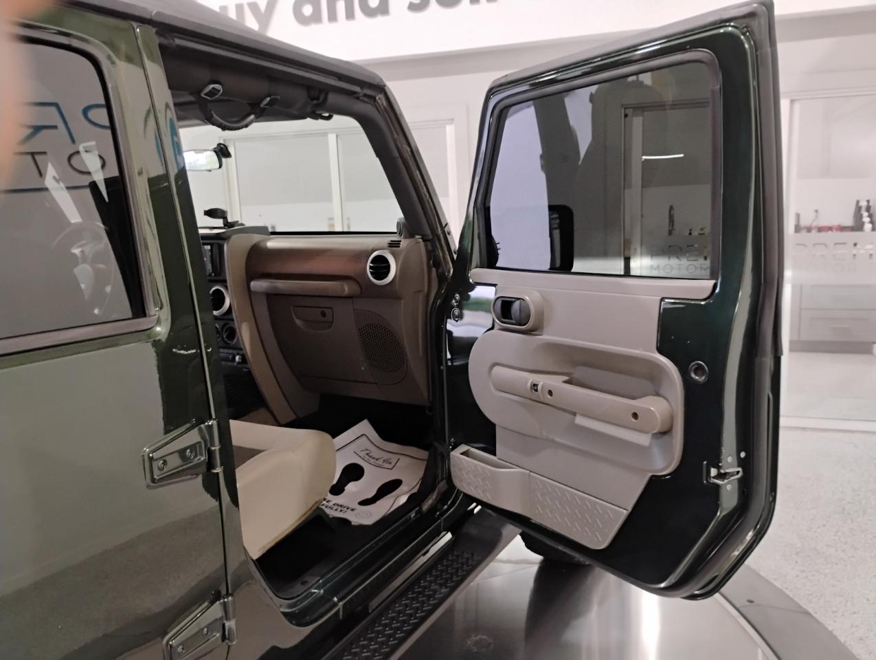 Jeep Wrangler Unlimited Sahara 4WD 2010