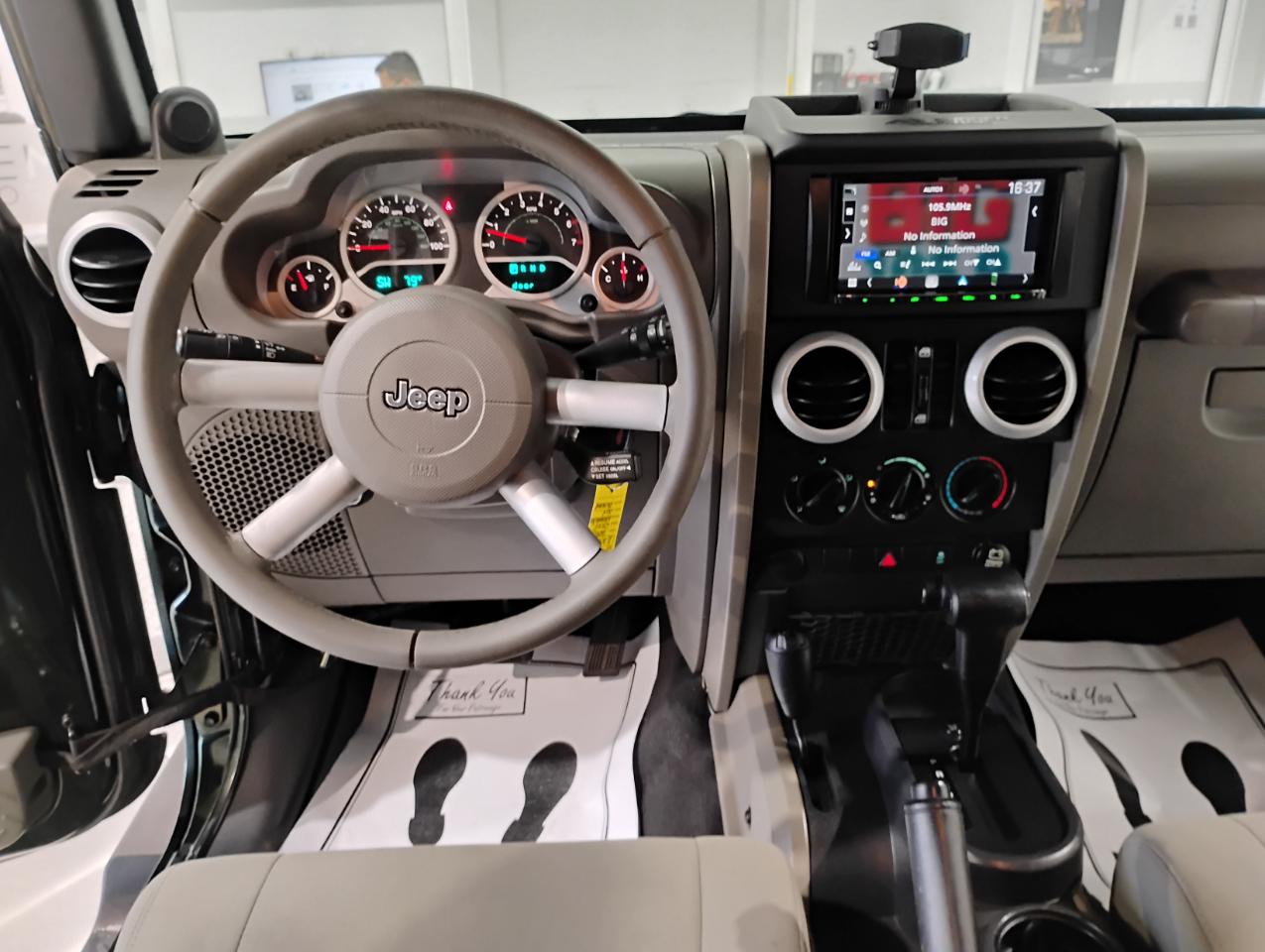 Jeep Wrangler Unlimited Sahara 4WD 2010