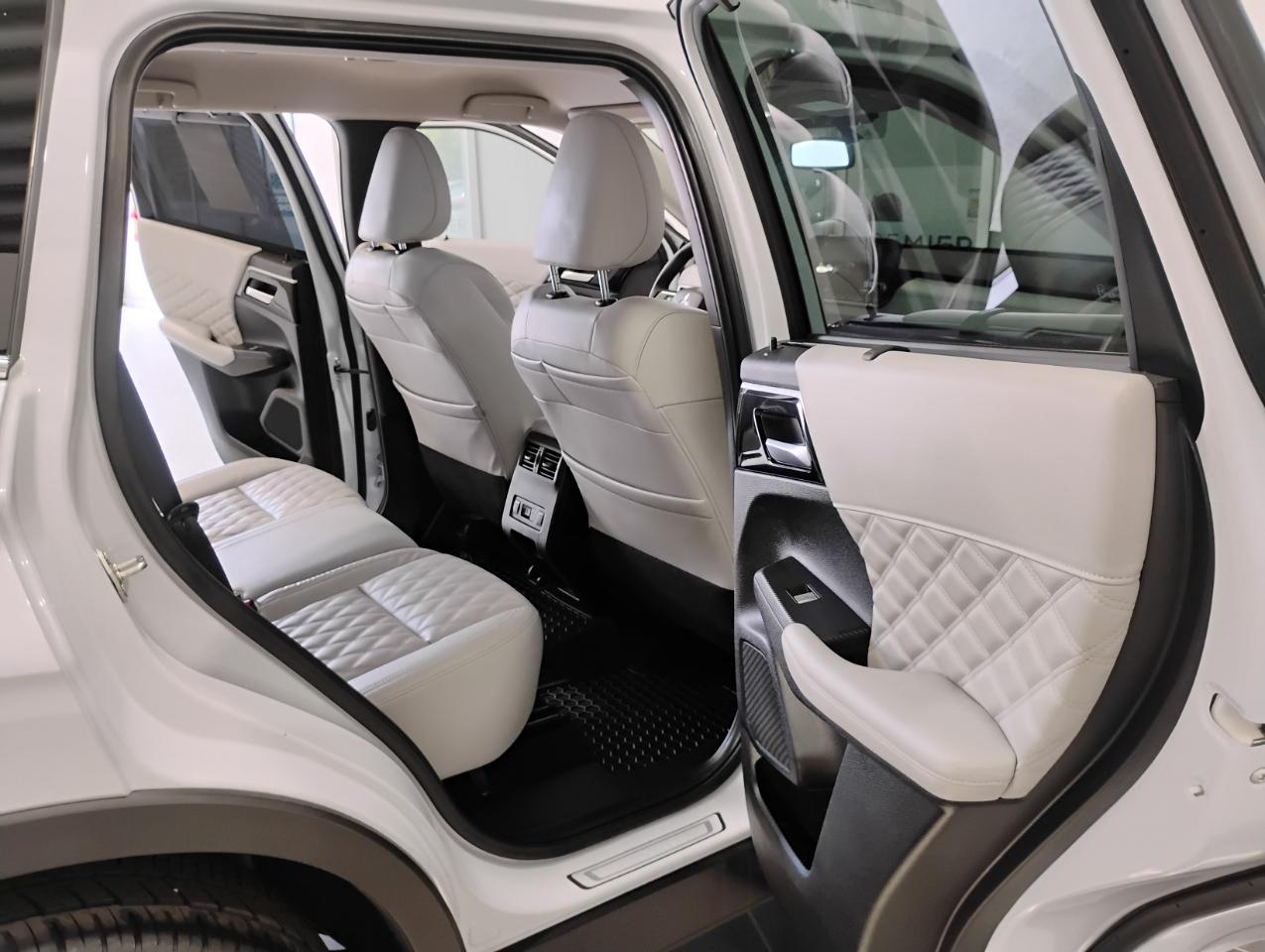 Mitsubishi Outlander SEL 2WD 2022