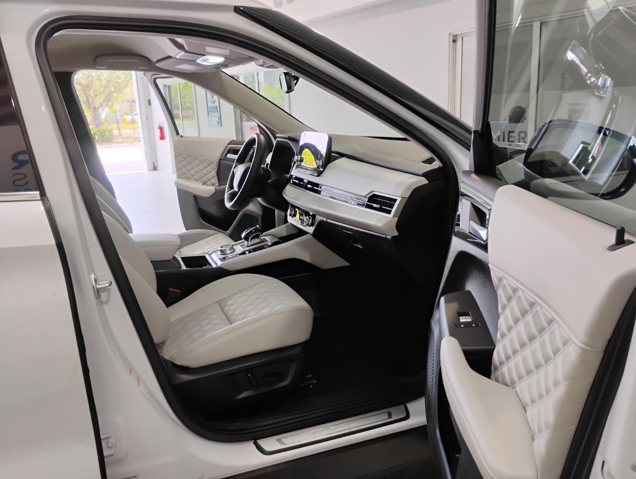 Mitsubishi Outlander SEL 2WD 2022