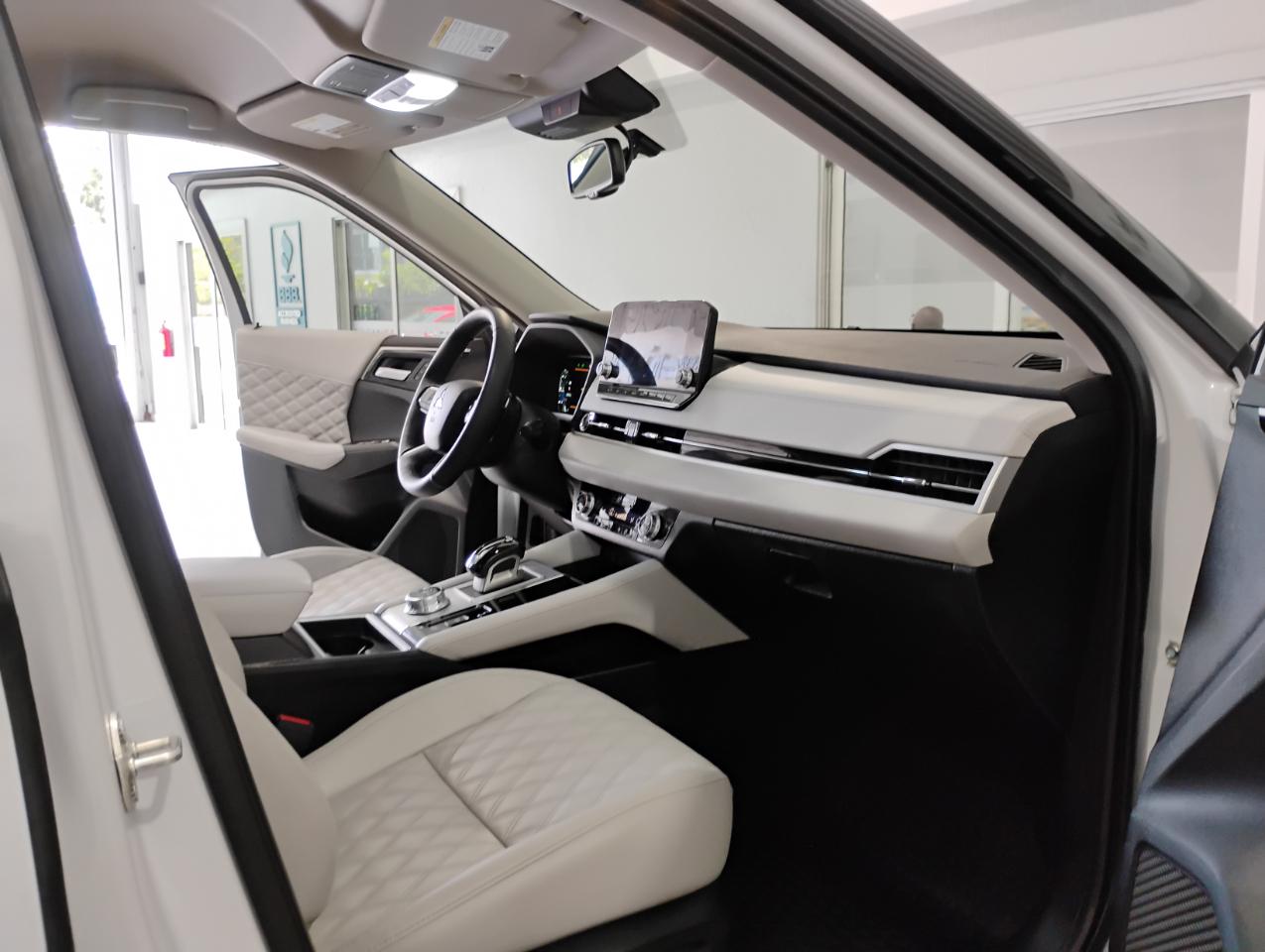 Mitsubishi Outlander SEL 2WD 2022