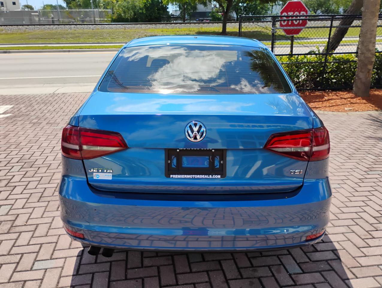 Volkswagen Jetta 1.4T S w/Technology 6A 2016