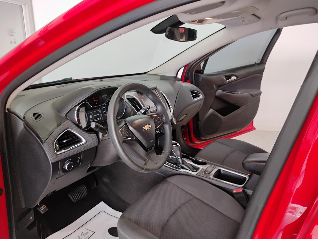 Chevrolet Cruze LT Auto Hatchback 2017