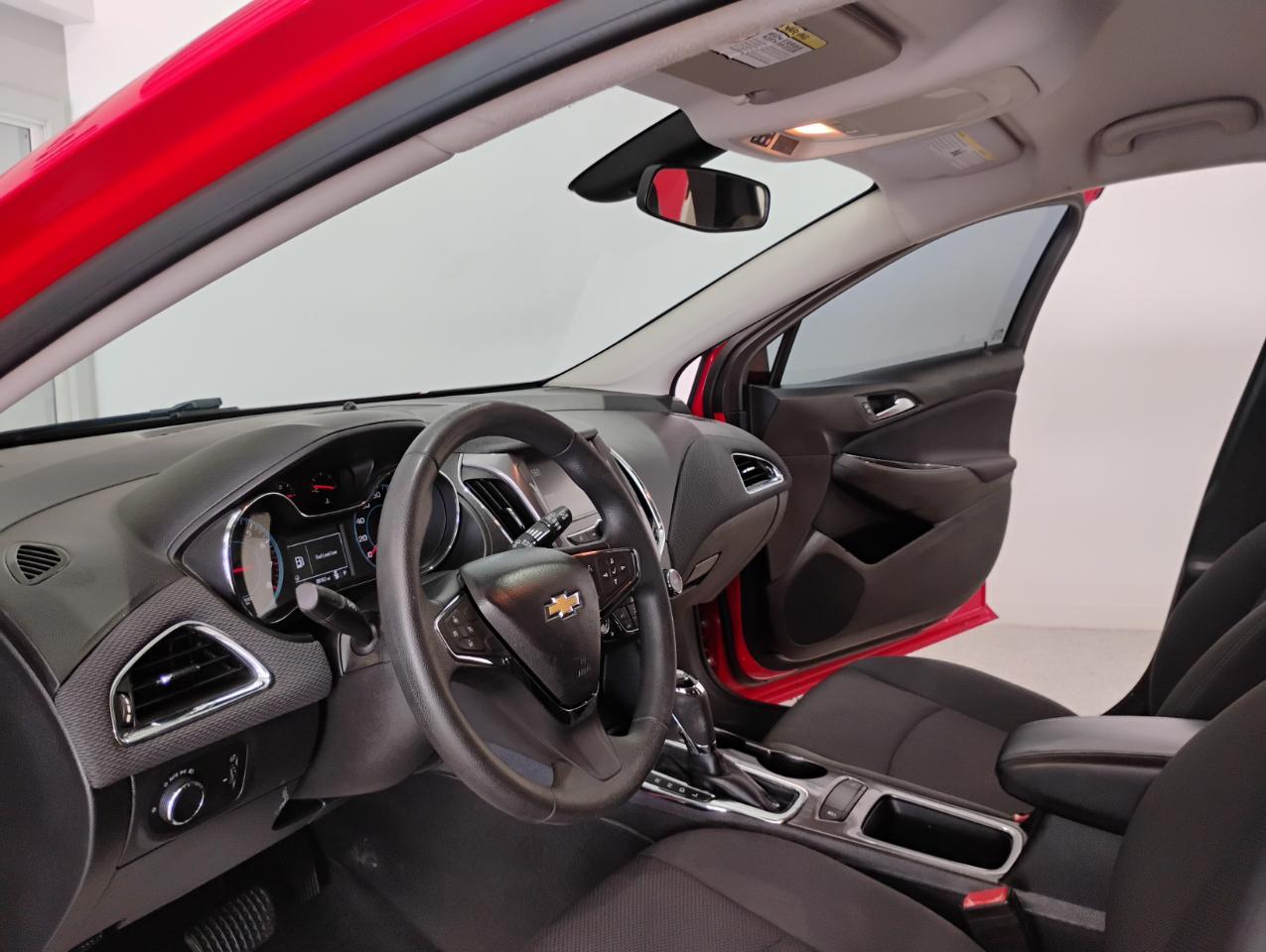 Chevrolet Cruze LT Auto Hatchback 2017