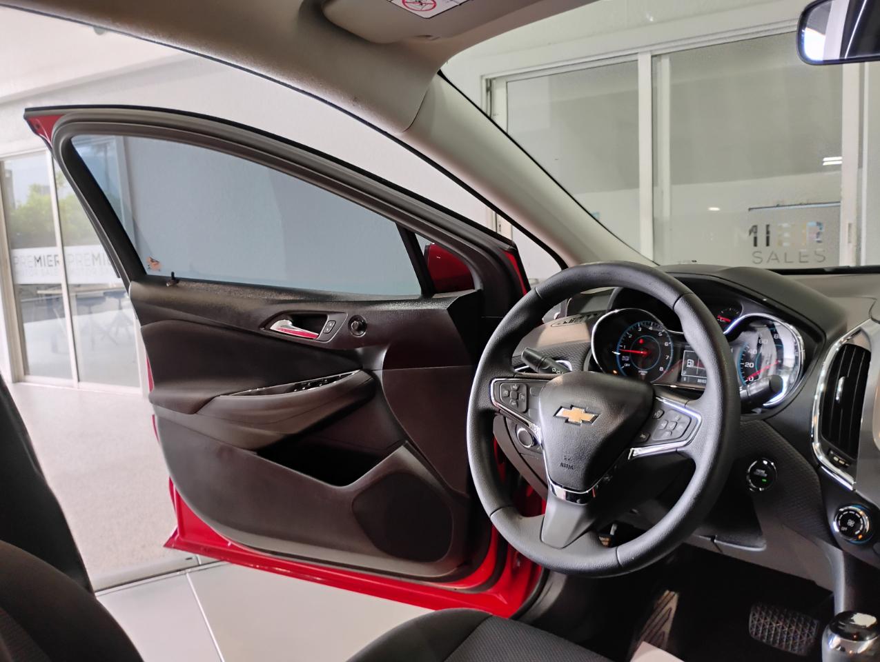 Chevrolet Cruze LT Auto Hatchback 2017