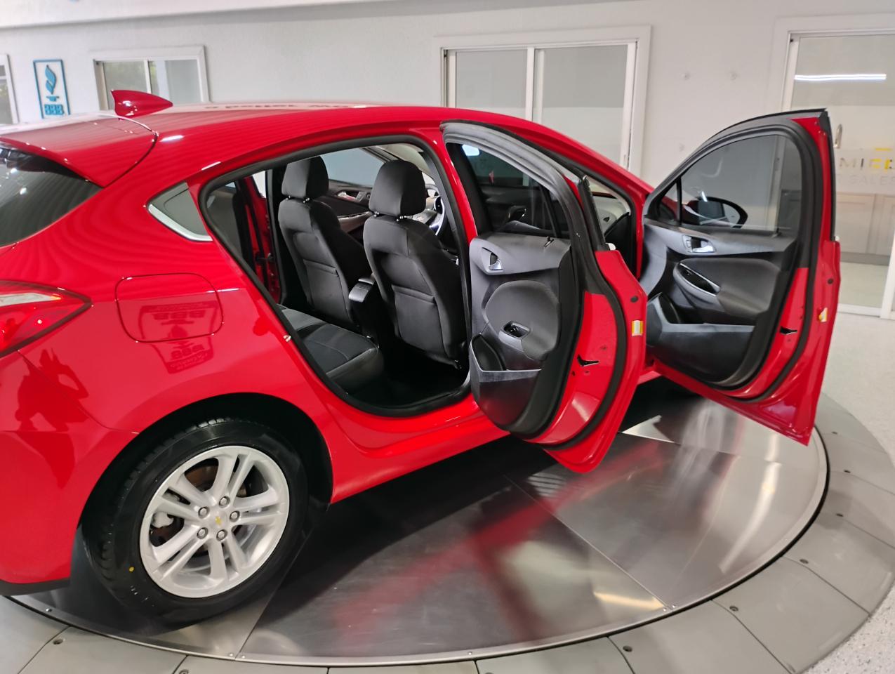 Chevrolet Cruze LT Auto Hatchback 2017