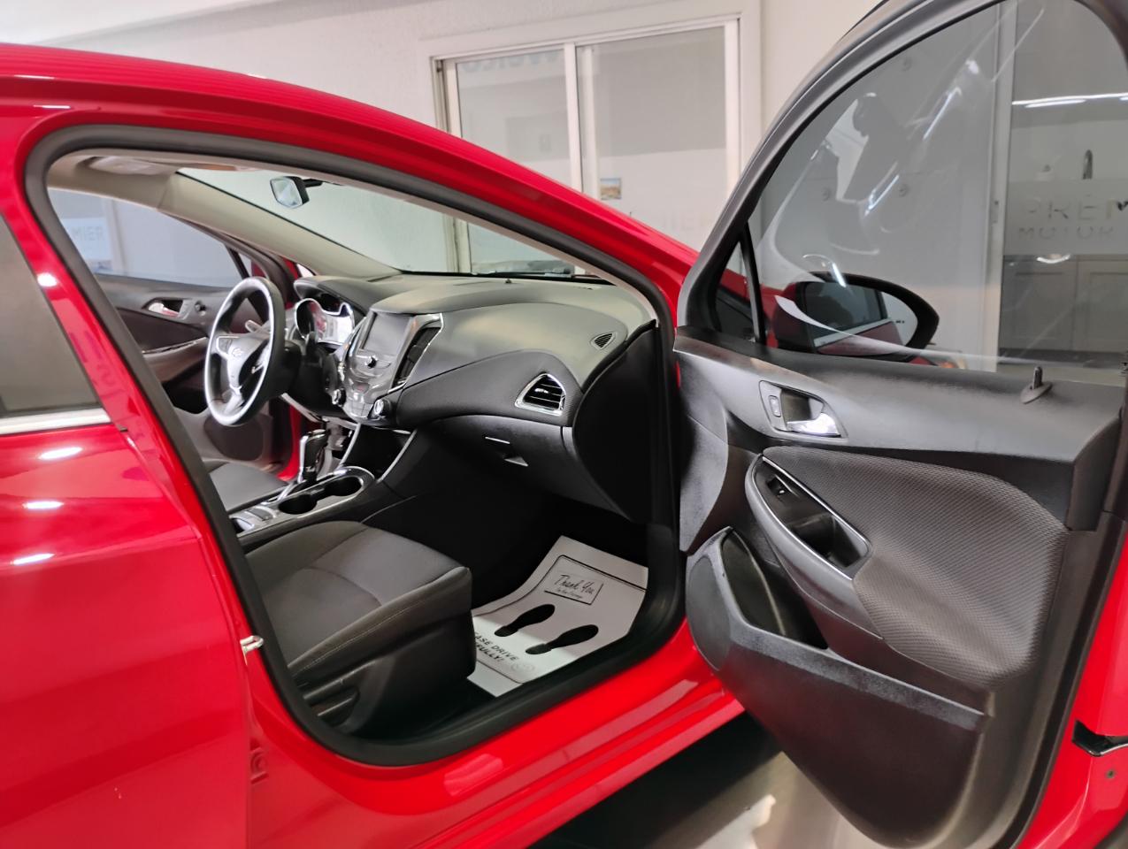 Chevrolet Cruze LT Auto Hatchback 2017