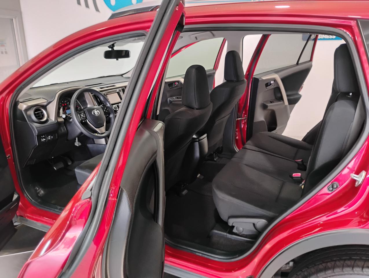 Toyota RAV4 LE FWD 2015