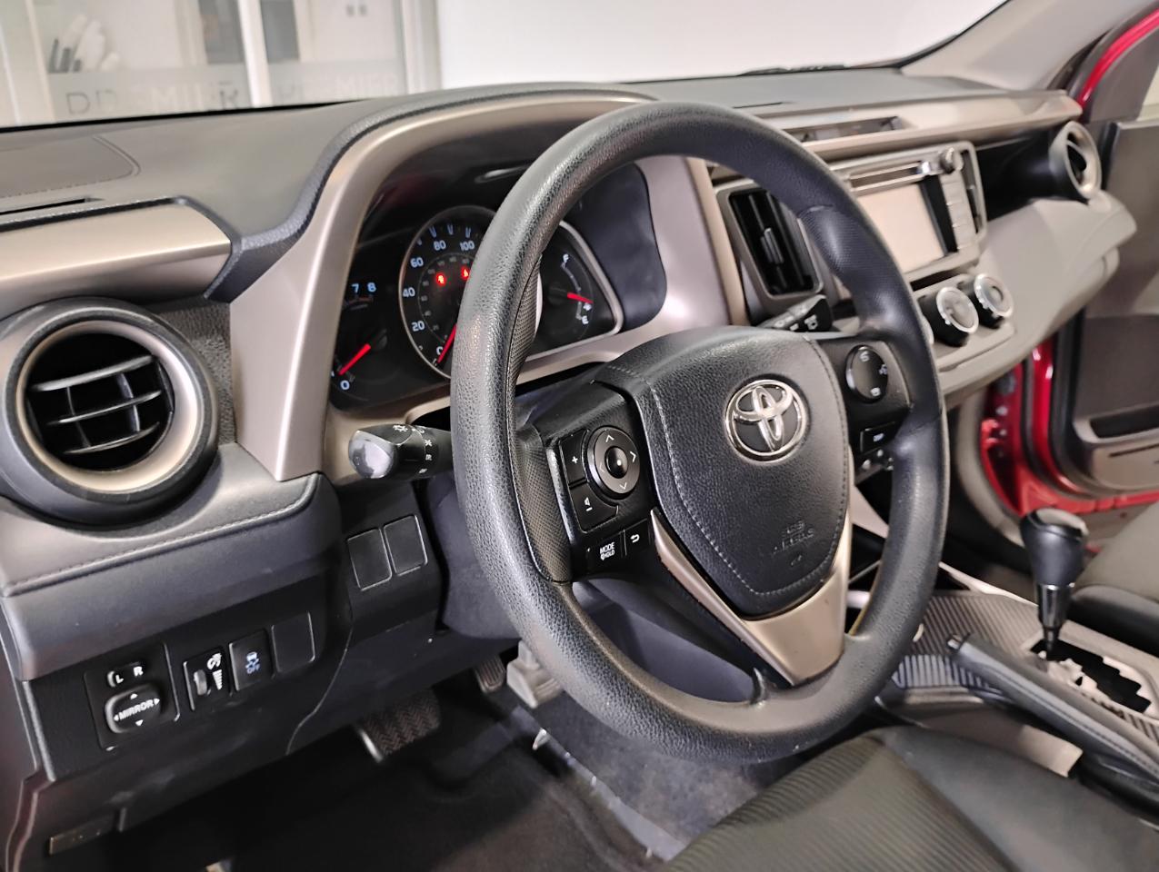 Toyota RAV4 LE FWD 2015
